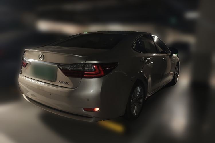 Used Lexus ES 2017 200 30th Anniversary Edition Rear Right 45 Deg