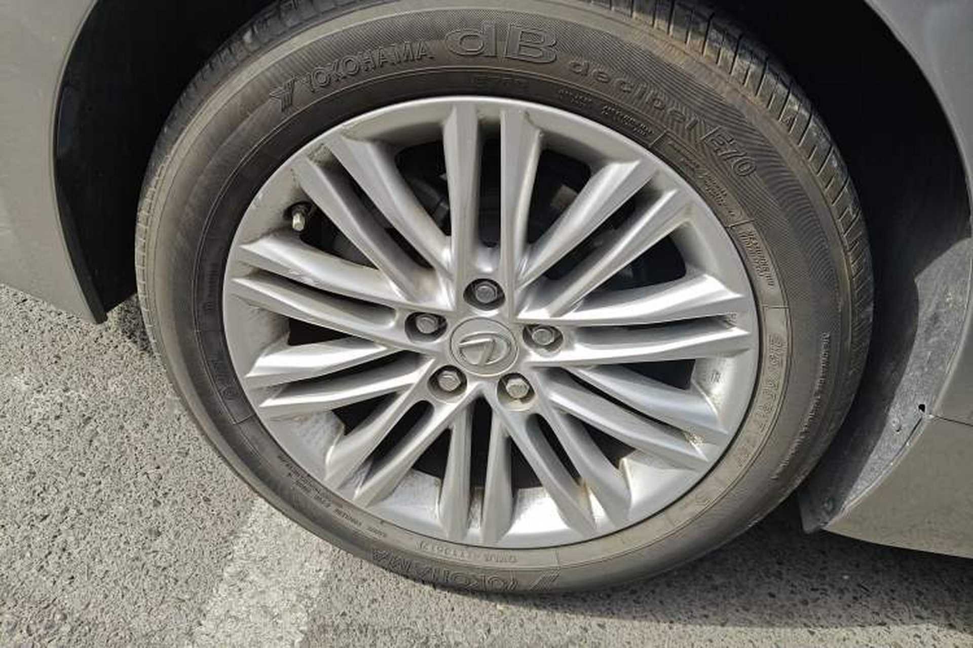 Used Lexus ES 2017 200 30th Anniversary Edition Right Front Wheel Hub