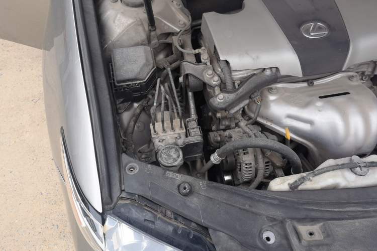 Used Lexus ES 2017 200 30th Anniversary Edition Engine Bay Right