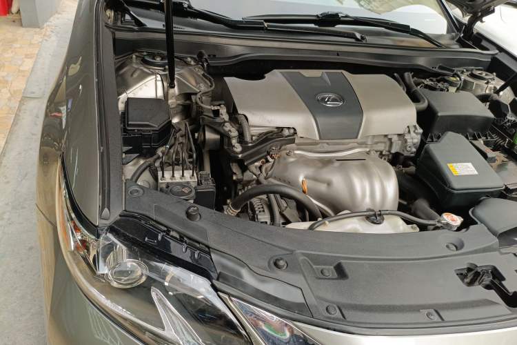 Used Lexus ES 2017 200 30th Anniversary Edition Engine Bay Right
