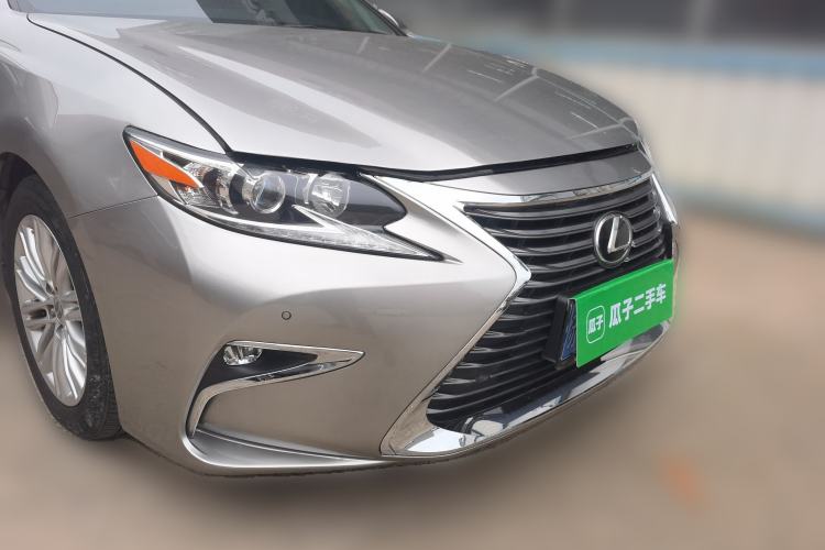 Used Lexus ES 2017 200 30th Anniversary Edition Front Right 45 Deg