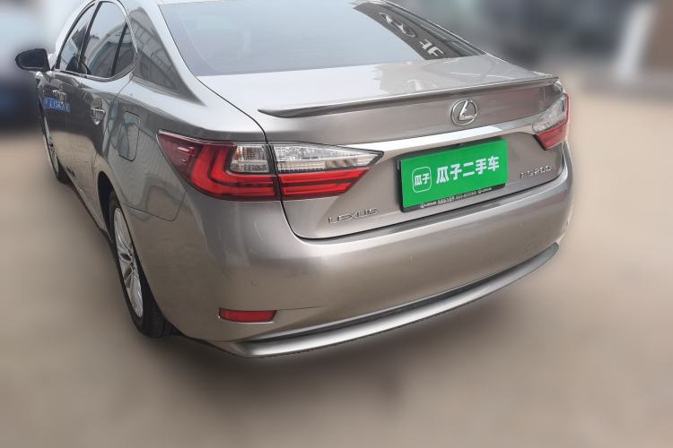 Used Lexus ES 2017 200 30th Anniversary Edition Rear Left 45 Deg