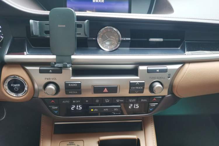 Used Lexus ES 2017 300h Mark Levinson Comfort Edition Audio And AC Panel