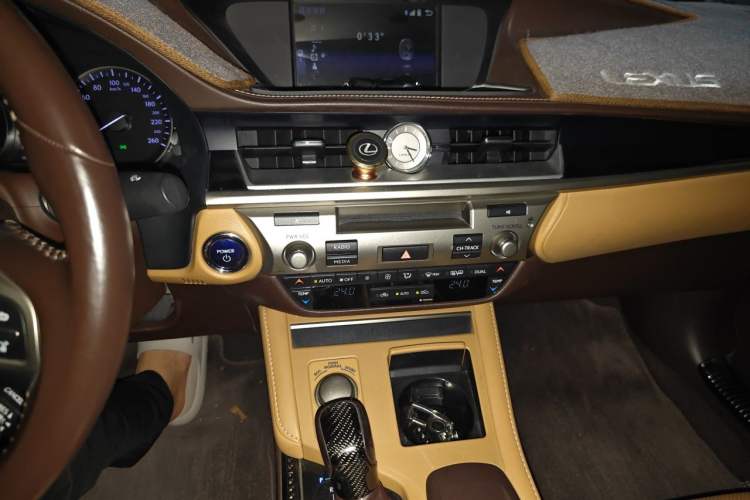 Used Lexus ES 2017 300h Mark Levinson Comfort Edition Audio And AC Panel