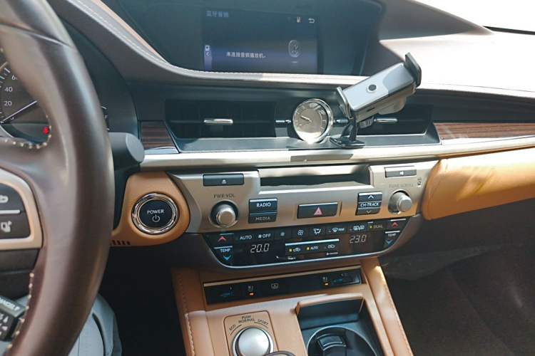 Used Lexus ES 2017 300h Mark Levinson Luxury Edition Audio And AC Panel