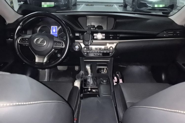 Used Lexus ES 2017 200 30th Anniversary Edition Center Console