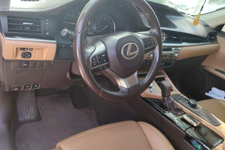 Used Lexus ES 2017 200 30th Anniversary Edition Center Console