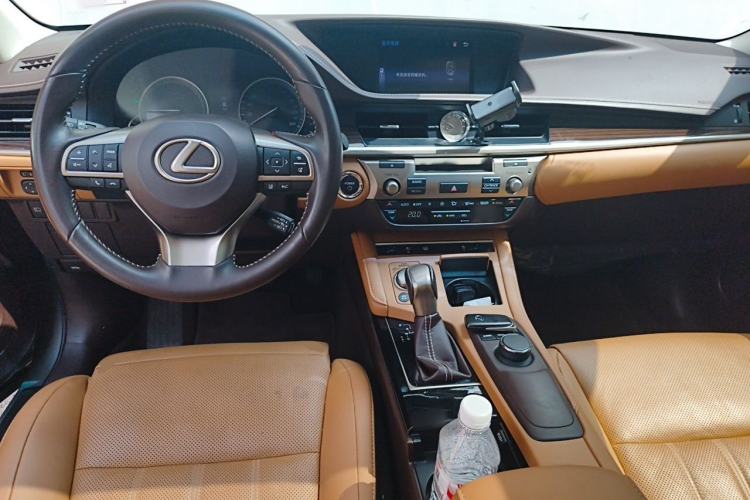 Used Lexus ES 2017 300h Mark Levinson Luxury Edition Center Console