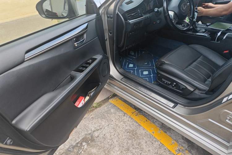Used Lexus ES 2017 300h Mark Levinson Comfort Edition Driver Seat