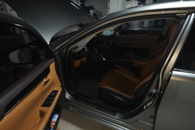 Used Lexus ES 2017 300h Mark Levinson Comfort Edition Driver Seat