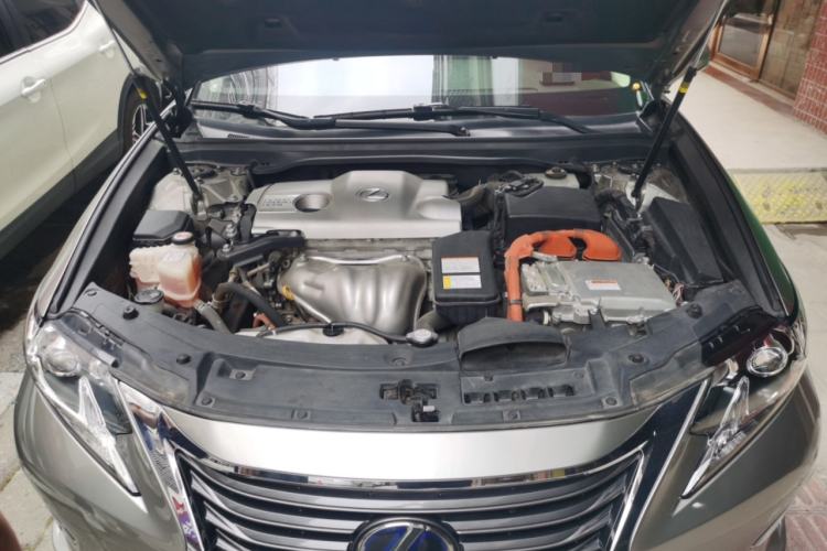 Used Lexus ES 2017 300h Mark Levinson Comfort Edition Engine Bay