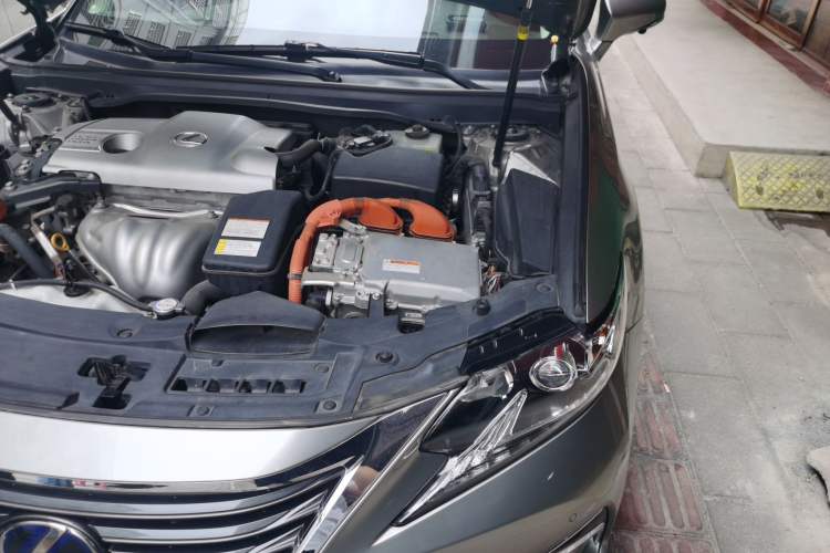 Used Lexus ES 2017 300h Mark Levinson Comfort Edition Engine Bay Left