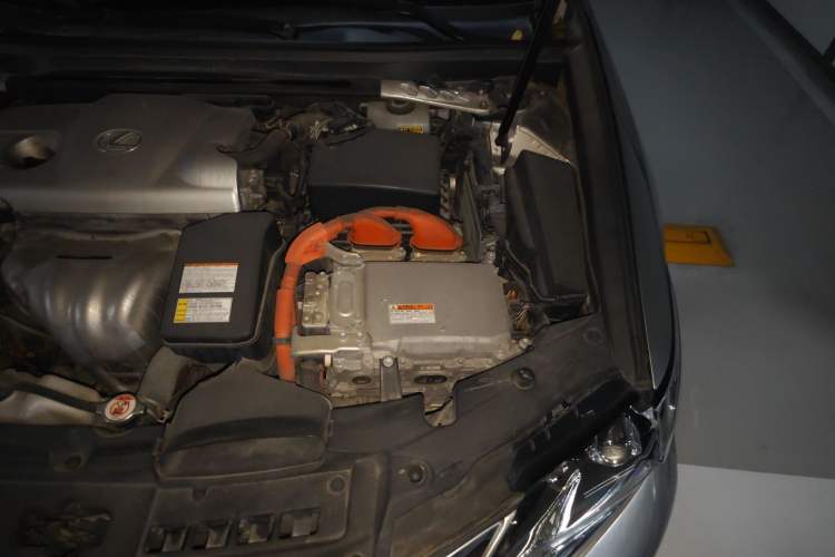Used Lexus ES 2017 300h Mark Levinson Comfort Edition Engine Bay Left