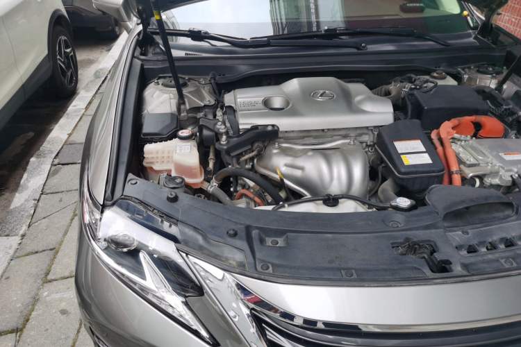 Used Lexus ES 2017 300h Mark Levinson Comfort Edition Engine Bay Right