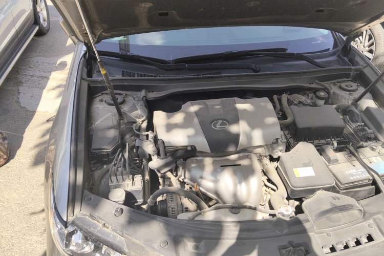 Used Lexus ES 2017 200 30th Anniversary Edition Engine Bay Right