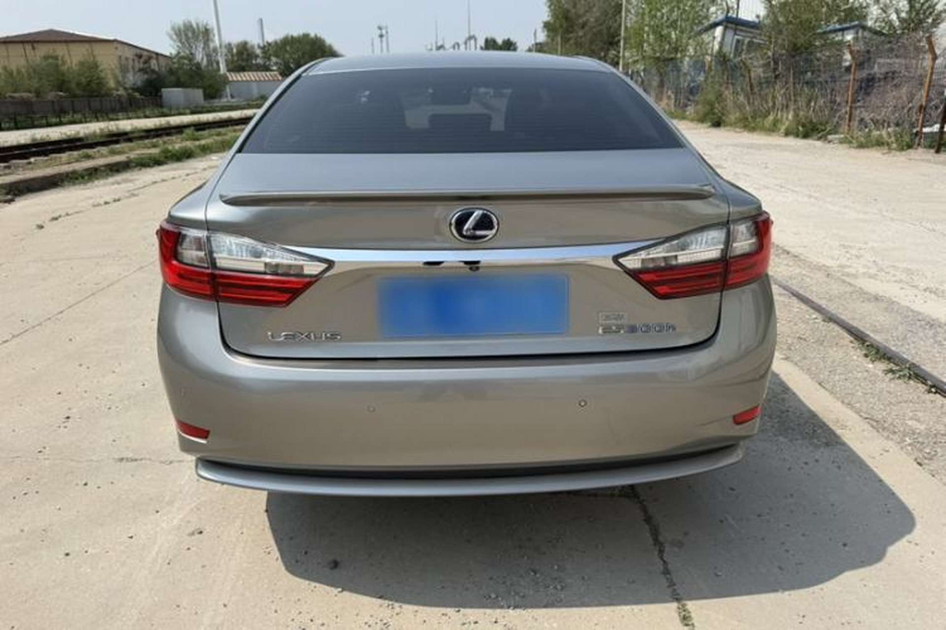 Used Lexus ES 2017 300h Mark Levinson Comfort Edition Exterior 3