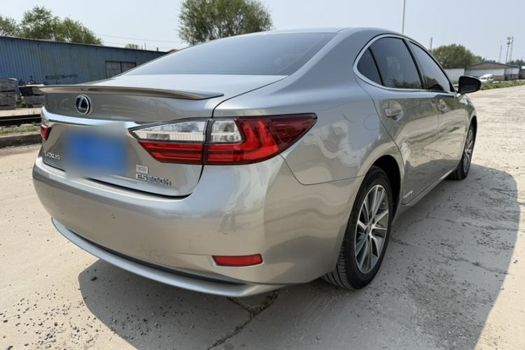 Used Lexus ES 2017 300h Mark Levinson Comfort Edition Exterior 5