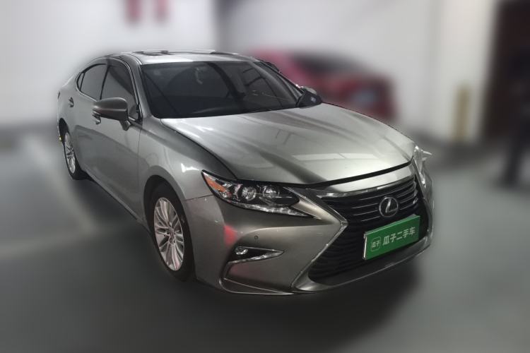 Used Lexus ES 2017 200 30th Anniversary Edition Front Right 45 Deg