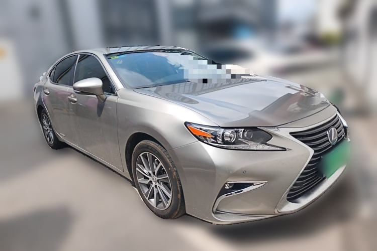 Used Lexus ES 2017 300h Mark Levinson Luxury Edition Front Right 45 Deg