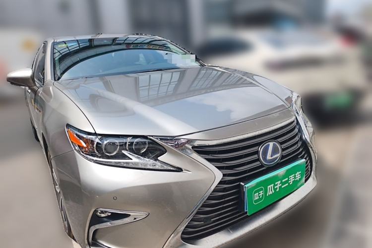 Used Lexus ES 2017 300h Mark Levinson Luxury Edition Front