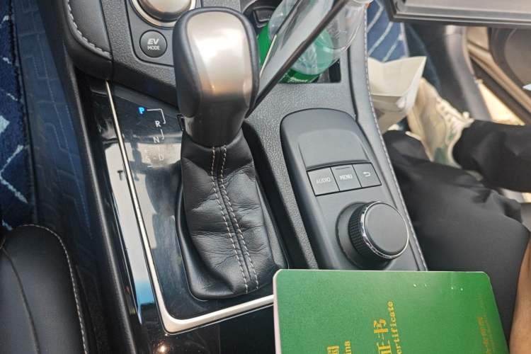 Used Lexus ES 2017 300h Mark Levinson Comfort Edition Gear Lever