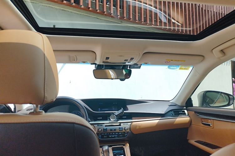 Used Lexus ES 2017 300h Mark Levinson Luxury Edition Headliner