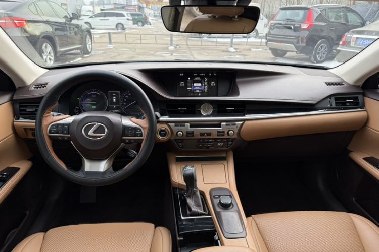 Used Lexus ES 2017 300h Mark Levinson Comfort Edition Interior 1