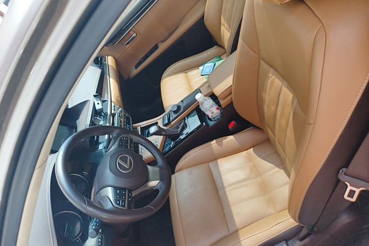 Used Lexus ES 2017 300h Mark Levinson Luxury Edition Left Front Seat