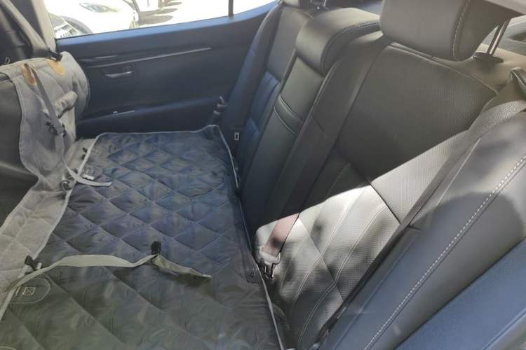Used Lexus ES 2017 200 30th Anniversary Edition Left Rear Seat