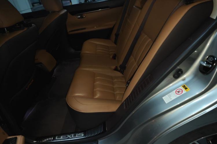 Used Lexus ES 2017 300h Mark Levinson Comfort Edition Left Rear Seat