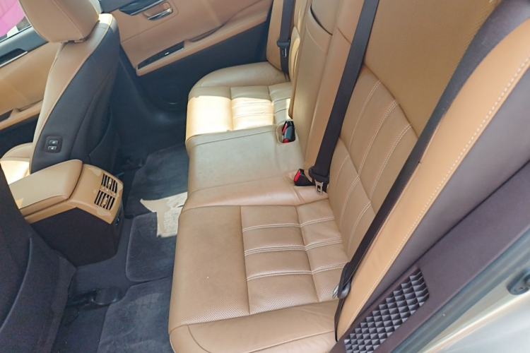 Used Lexus ES 2017 300h Mark Levinson Luxury Edition Left Rear Seat