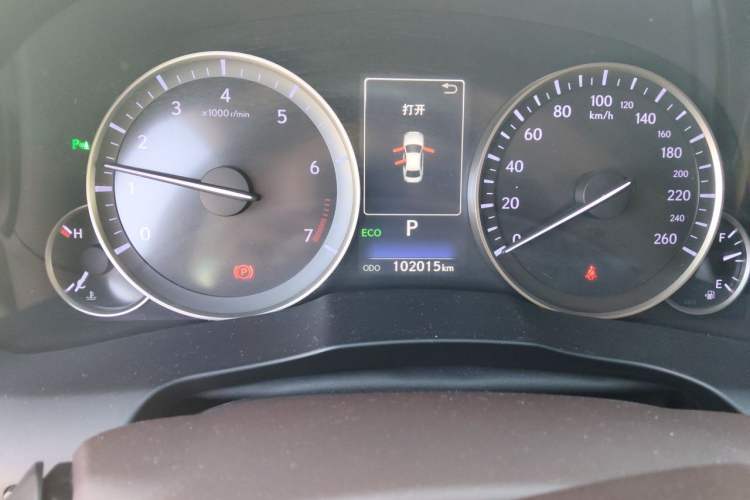 Used Lexus ES 2017 200 30th Anniversary Edition Odometer Close Up