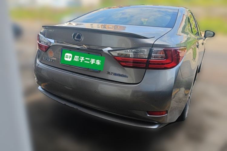Used Lexus ES 2017 300h Mark Levinson Comfort Edition Rear