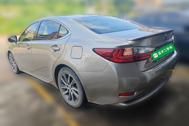 Used Lexus ES 2017 300h Mark Levinson Comfort Edition Rear Left 45 Deg