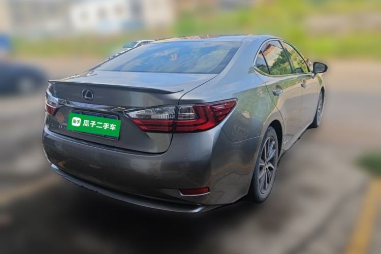 Used Lexus ES 2017 300h Mark Levinson Comfort Edition Rear Right 45 Deg