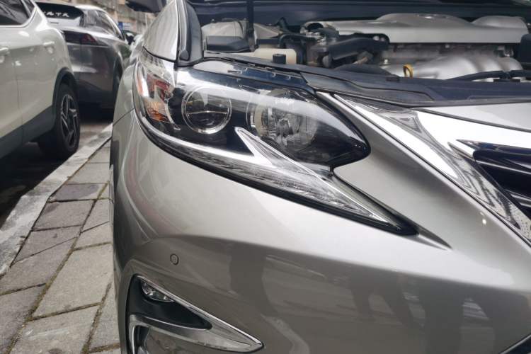 Used Lexus ES 2017 300h Mark Levinson Comfort Edition Right Front Headlight