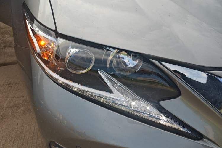 Used Lexus ES 2017 300h Mark Levinson Comfort Edition Right Front Headlight