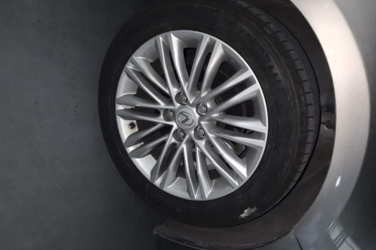 Used Lexus ES 2017 200 30th Anniversary Edition Right Front Wheel Hub
