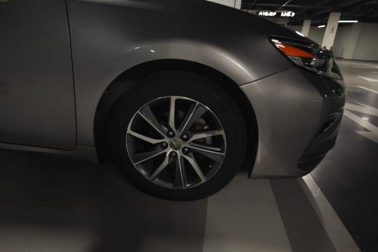 Used Lexus ES 2017 300h Mark Levinson Comfort Edition Right Front Wheel Hub