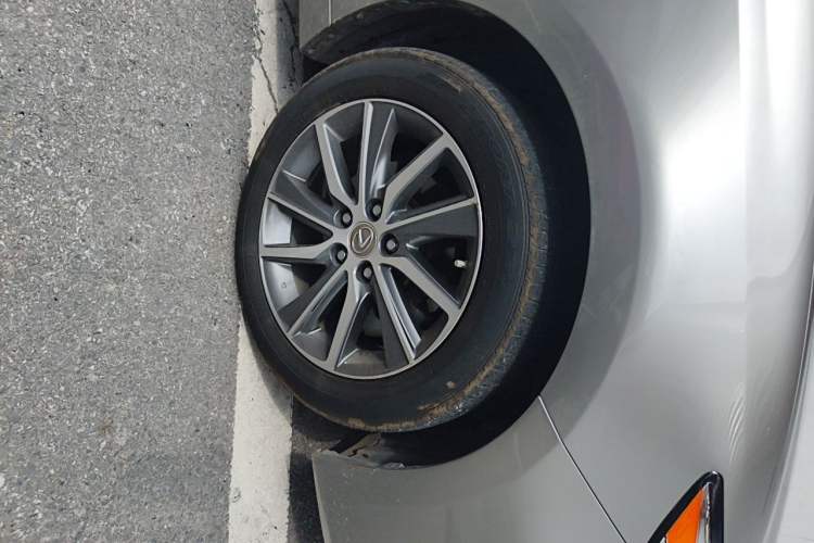 Used Lexus ES 2017 300h Mark Levinson Luxury Edition Right Front Wheel Hub