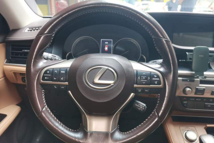 Used Lexus ES 2017 300h Mark Levinson Comfort Edition Steering Wheel