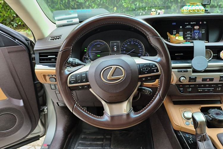 Used Lexus ES 2017 300h Mark Levinson Comfort Edition Steering Wheel
