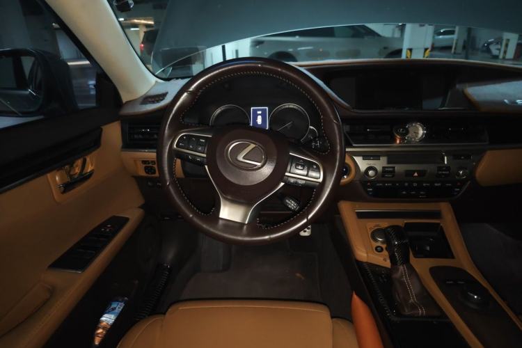 Used Lexus ES 2017 300h Mark Levinson Comfort Edition Steering Wheel
