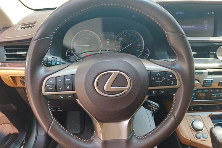 Used Lexus ES 2017 300h Mark Levinson Luxury Edition Steering Wheel