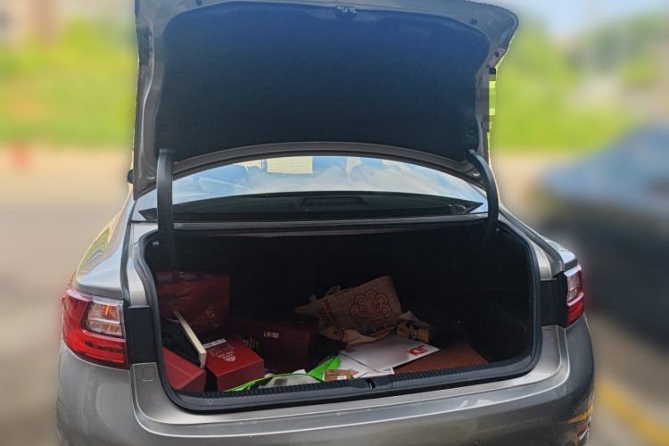 Used Lexus ES 2017 300h Mark Levinson Comfort Edition Trunk