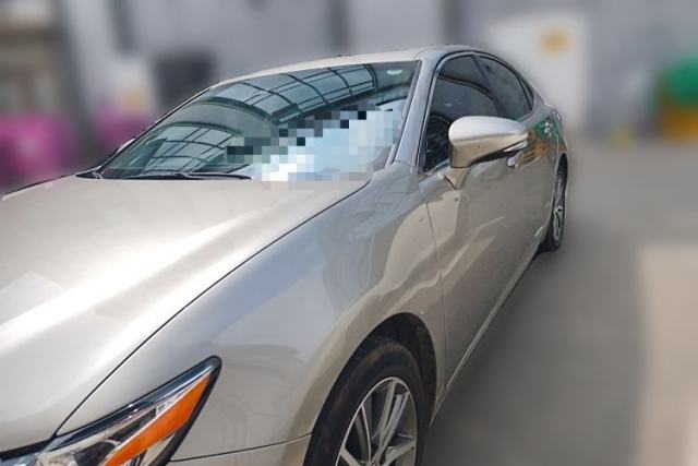 Ojetý Lexus ES 2017 300h Mark Levinson Luxury Edition