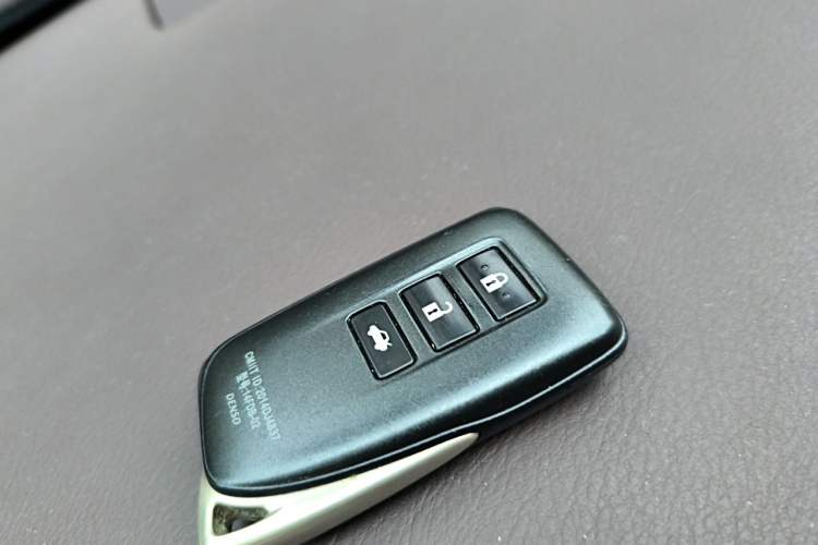 Used Lexus ES 2017 300h Mark Levinson Comfort Edition Vehicle Key