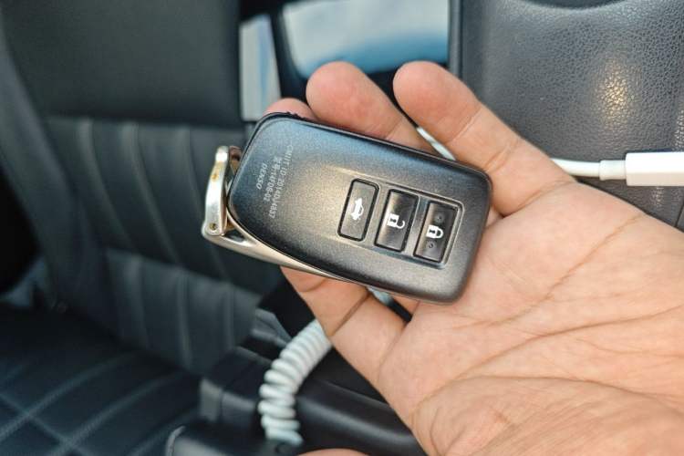 Used Lexus ES 2017 300h Mark Levinson Comfort Edition Vehicle Key
