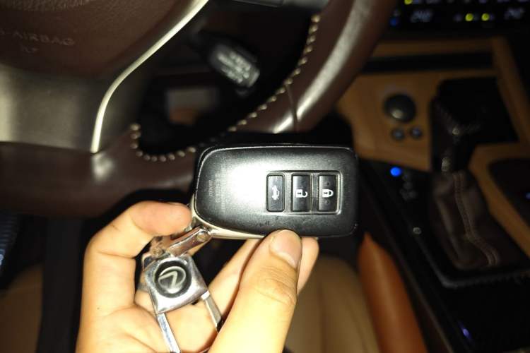 Used Lexus ES 2017 300h Mark Levinson Comfort Edition Vehicle Key