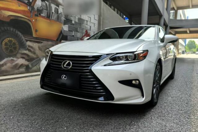 Ojetý Lexus ES 2017 200 30th Anniversary Edition